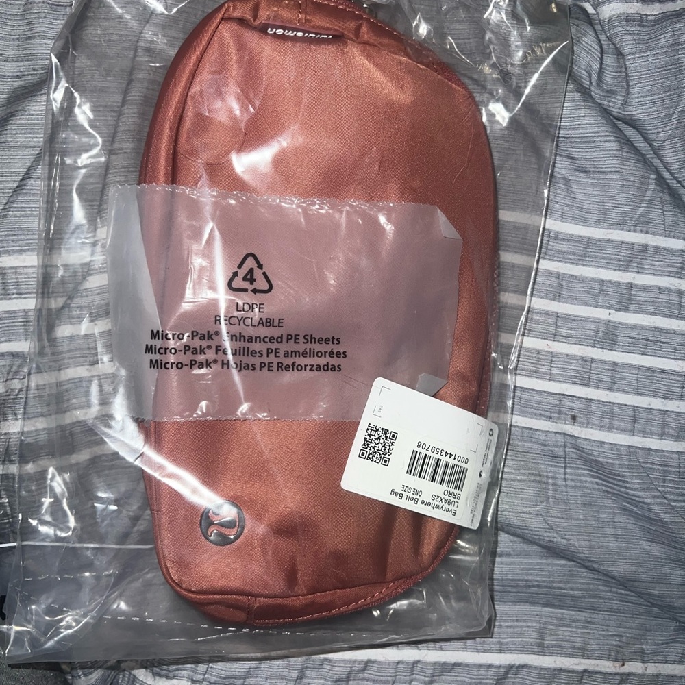 NEW IN PACKAGING! BRIER ROSE EVERYWHERE BELT BAG LULULEMON EBB
